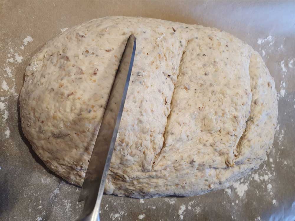 Eigenbrötler Brot backen einschneiden